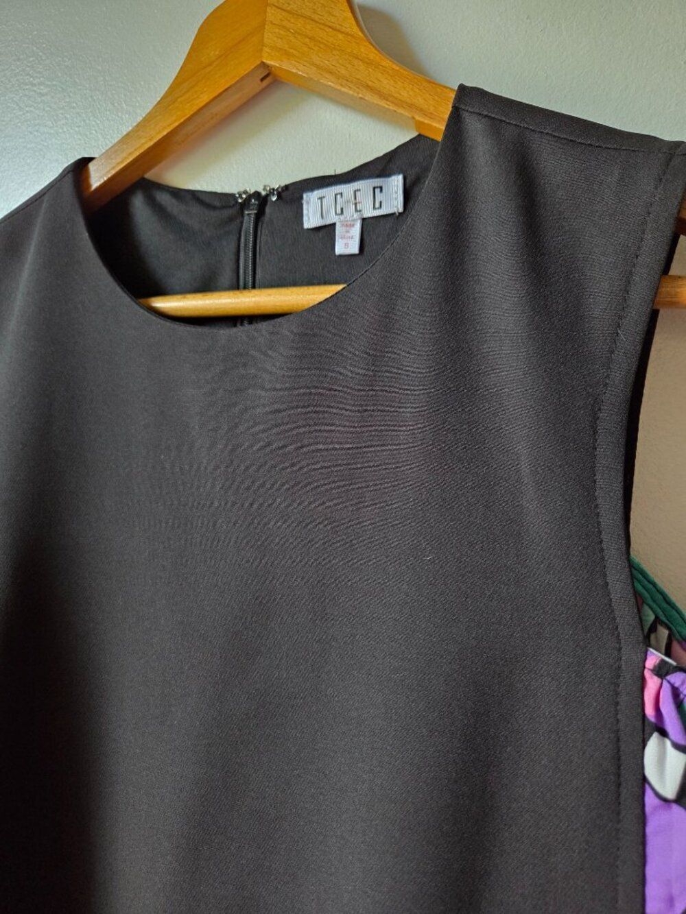 EUC LIKE NEW TCEC BLACK AND GEOMETRIC PRINT SWING SHORT DRESS SIZE SMALL - Picture 9 of 16